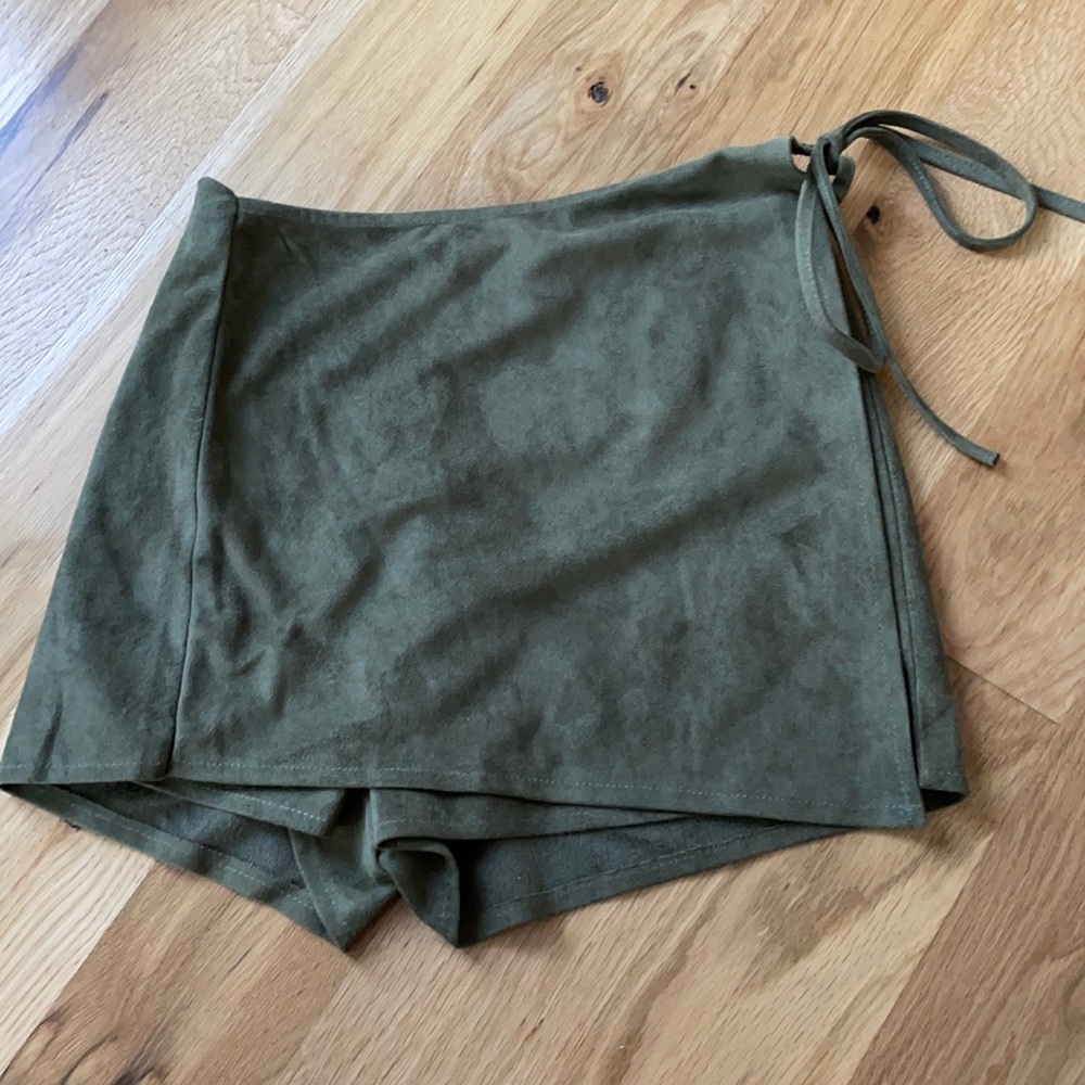 Velvet green skort